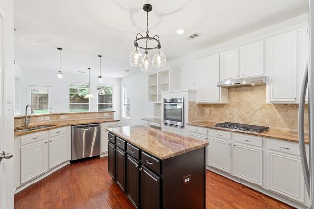 3820 Blueridge Drive, The Colony, TX 75056