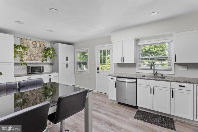6 INDEPENDENCE DR, Bordentown, NJ 08505