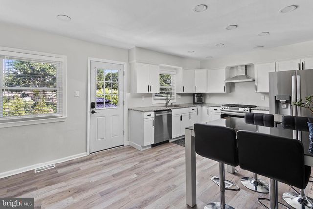 6 INDEPENDENCE DR, Bordentown, NJ 08505