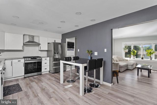 6 INDEPENDENCE DR, Bordentown, NJ 08505