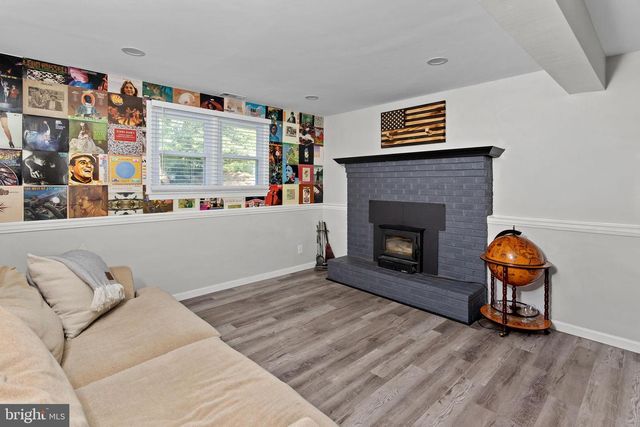 6 INDEPENDENCE DR, Bordentown, NJ 08505