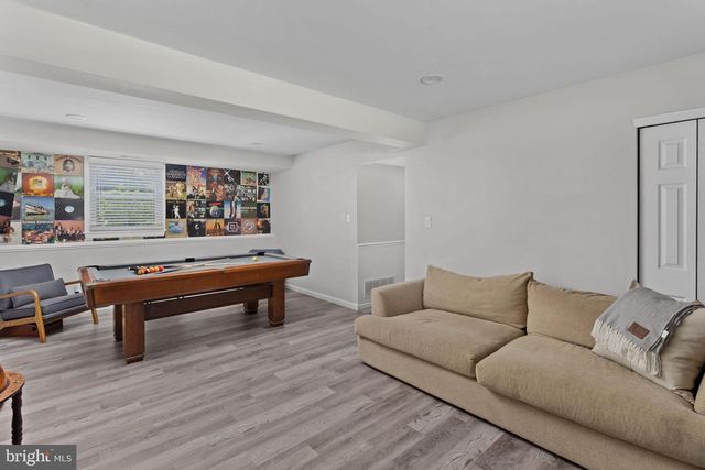 6 INDEPENDENCE DR, Bordentown, NJ 08505