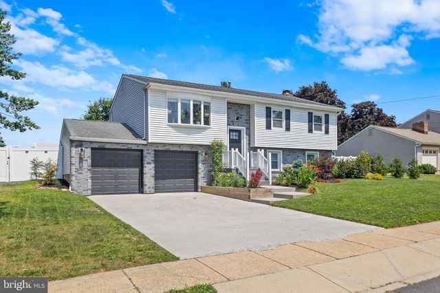 6 INDEPENDENCE DR, Bordentown, NJ 08505