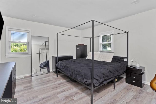 6 INDEPENDENCE DR, Bordentown, NJ 08505