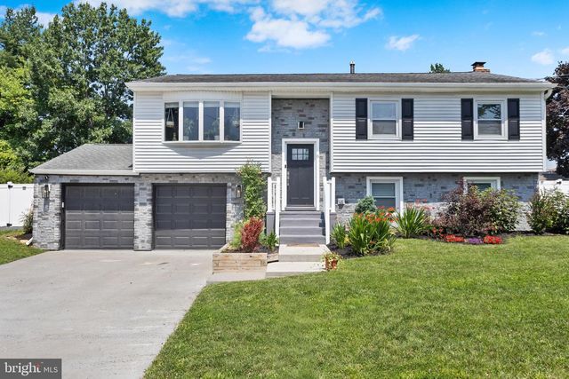 6 INDEPENDENCE DR, Bordentown, NJ 08505