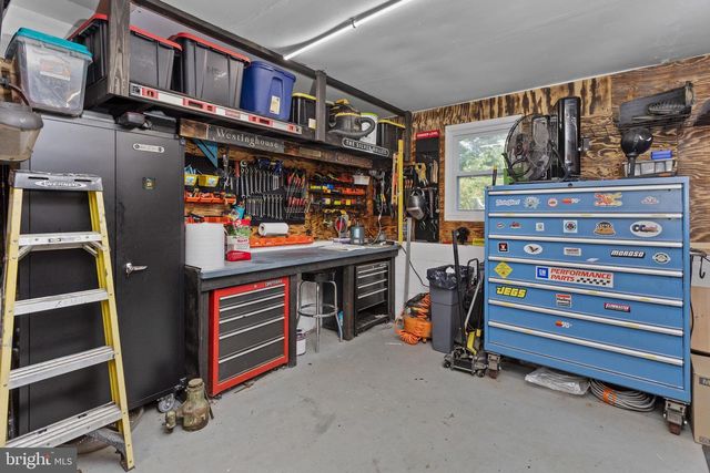 6 INDEPENDENCE DR, Bordentown, NJ 08505
