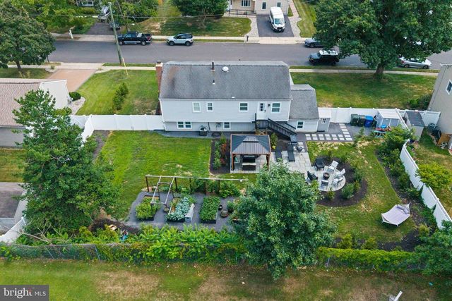 6 INDEPENDENCE DR, Bordentown, NJ 08505