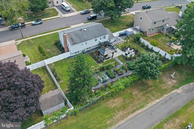 6 INDEPENDENCE DR, Bordentown, NJ 08505
