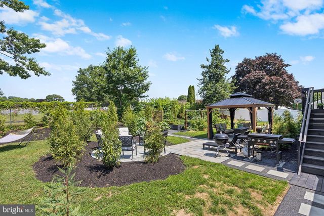 6 INDEPENDENCE DR, Bordentown, NJ 08505