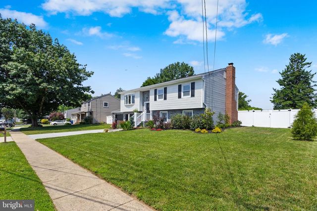 6 INDEPENDENCE DR, Bordentown, NJ 08505