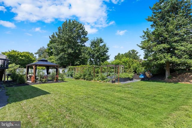 6 INDEPENDENCE DR, Bordentown, NJ 08505
