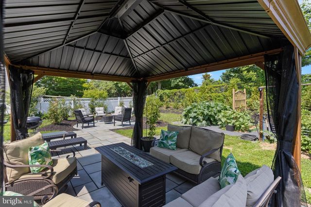 6 INDEPENDENCE DR, Bordentown, NJ 08505