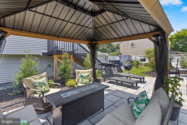 6 INDEPENDENCE DR, Bordentown, NJ 08505