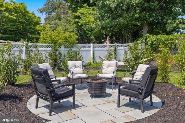 6 INDEPENDENCE DR, Bordentown, NJ 08505