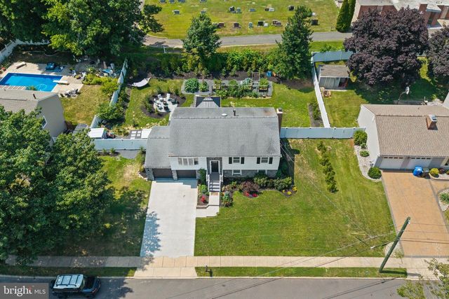 6 INDEPENDENCE DR, Bordentown, NJ 08505