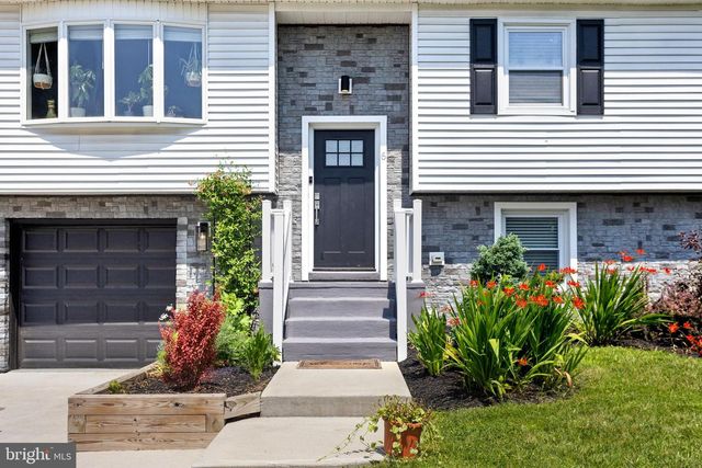 6 INDEPENDENCE DR, Bordentown, NJ 08505