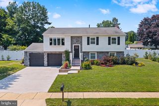 6 INDEPENDENCE DR, Bordentown, NJ 08505