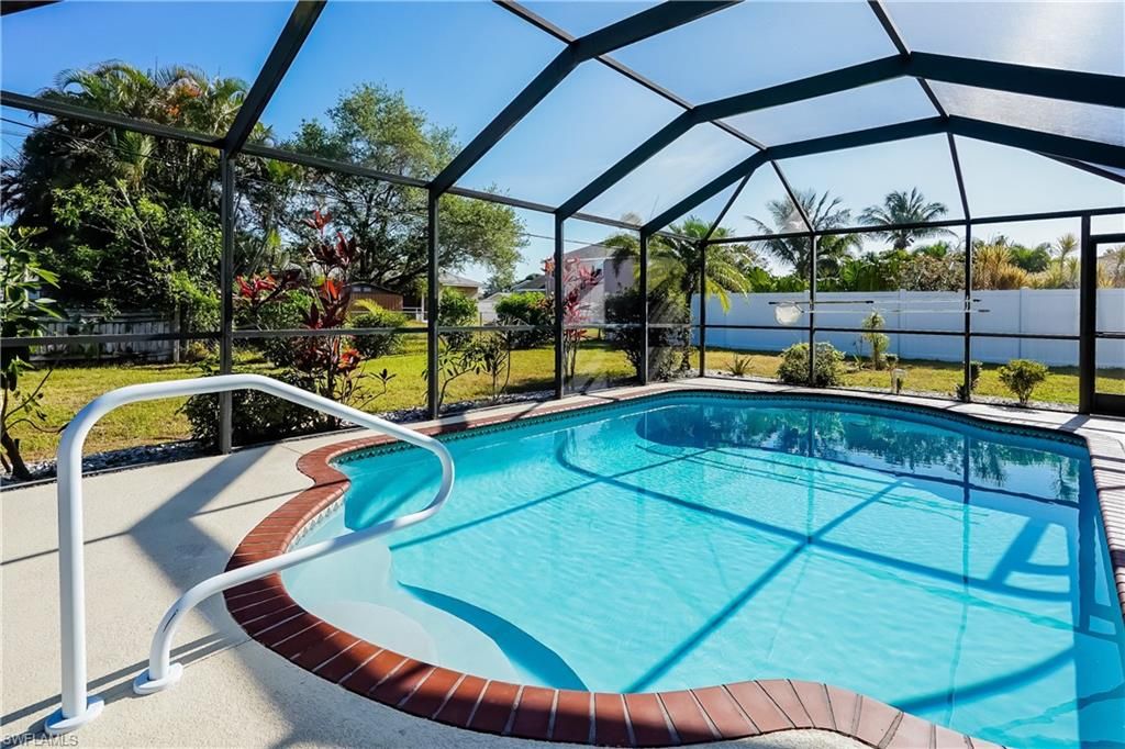 Image 14 of property listing at 405 SE 8th TER, Cape Coral, FL 33990