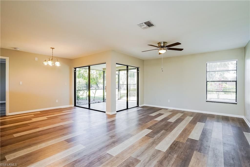 Image 2 of property listing at 405 SE 8th TER, Cape Coral, FL 33990