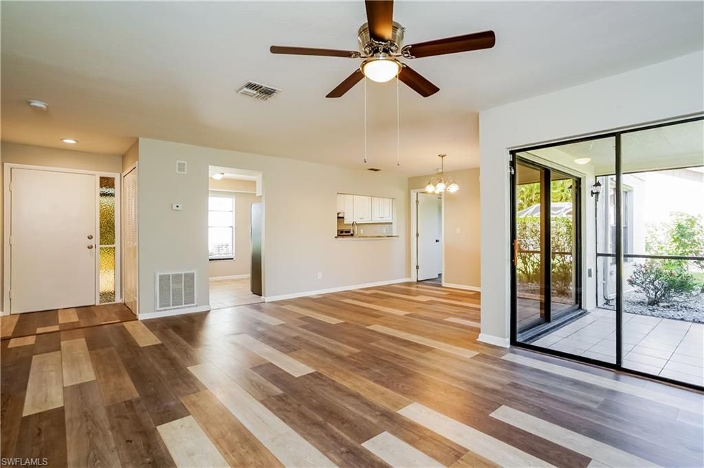 Image 3 of property listing at 405 SE 8th TER, Cape Coral, FL 33990