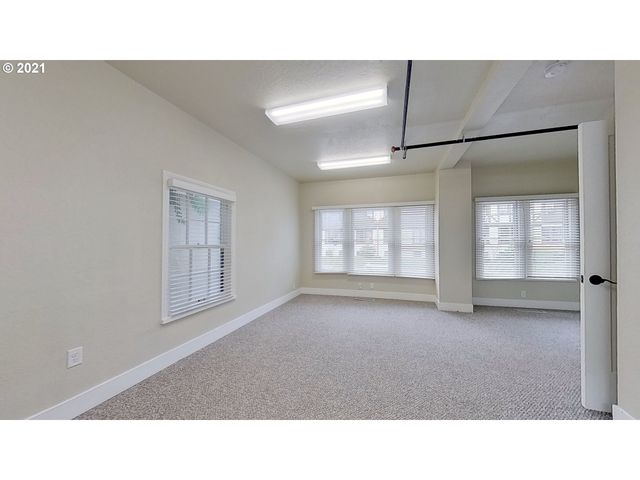 998 FERRY Ln, Eugene, OR 97401