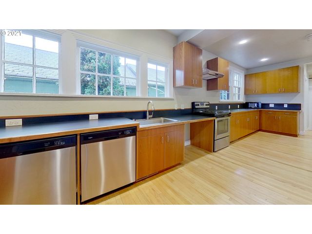 998 FERRY Ln, Eugene, OR 97401