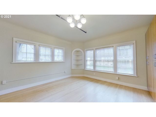 998 FERRY Ln, Eugene, OR 97401