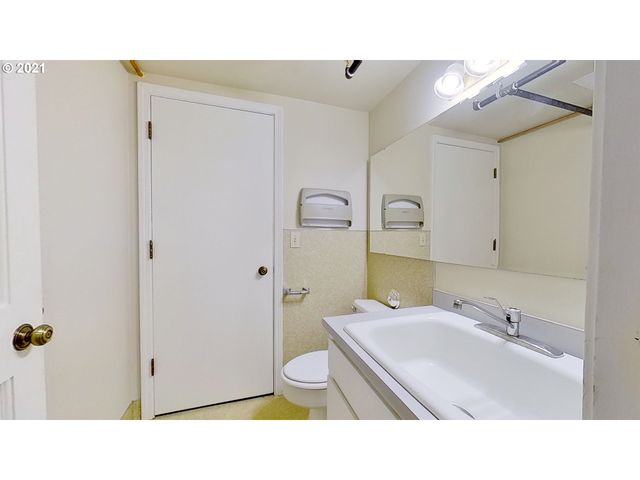 998 FERRY Ln, Eugene, OR 97401