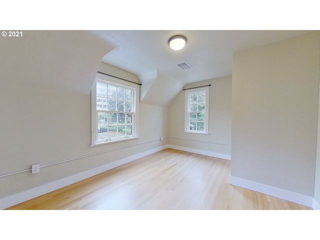 998 FERRY Ln, Eugene, OR 97401