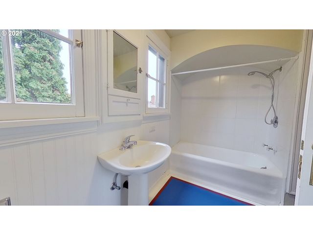 998 FERRY Ln, Eugene, OR 97401