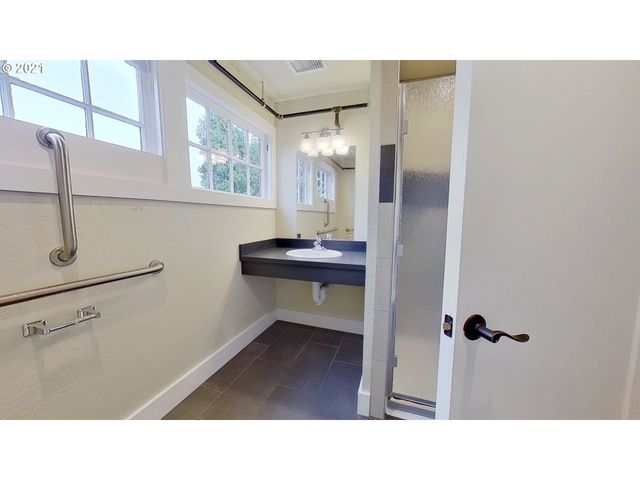 998 FERRY Ln, Eugene, OR 97401