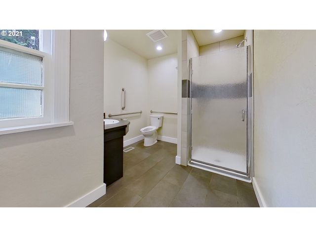998 FERRY Ln, Eugene, OR 97401
