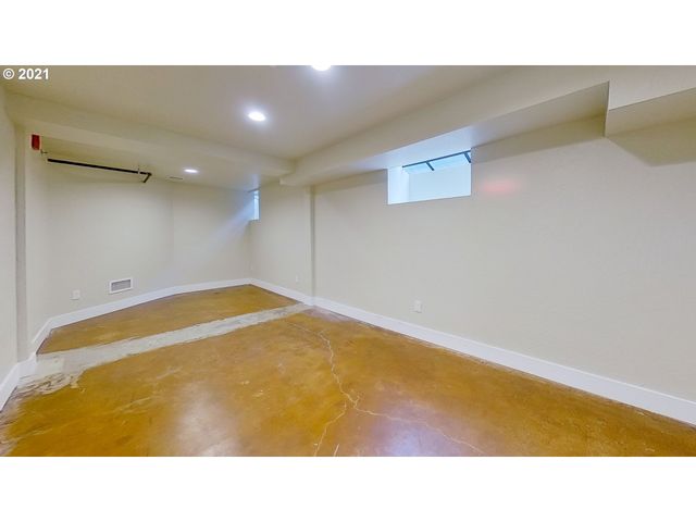 998 FERRY Ln, Eugene, OR 97401