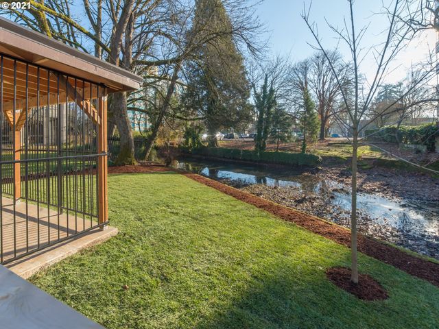 998 FERRY Ln, Eugene, OR 97401