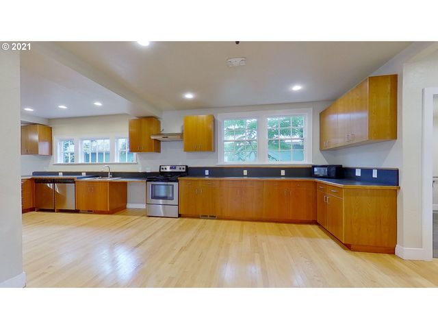 998 FERRY Ln, Eugene, OR 97401
