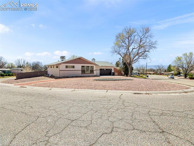 20 Robertson Road, Pueblo, CO 81001
