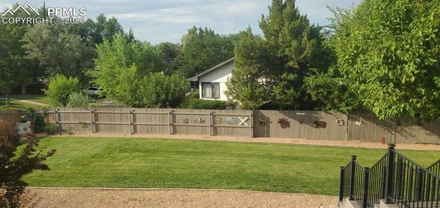 20 Robertson Road, Pueblo, CO 81001