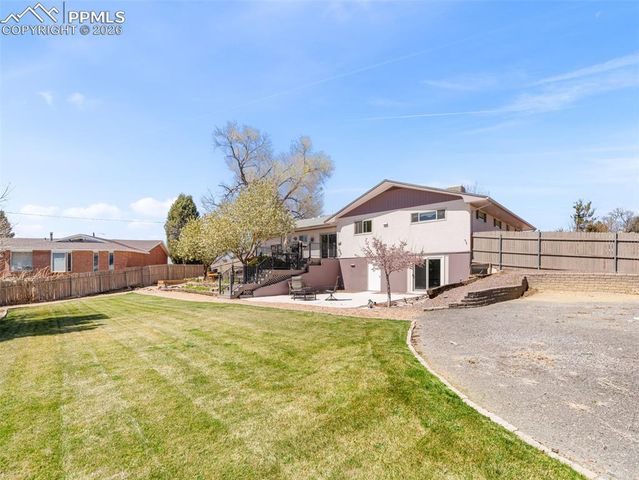 20 Robertson Road, Pueblo, CO 81001
