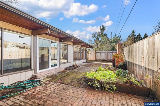 3025 Bailey Ln, Eugene, OR 97401