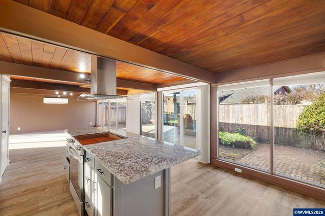 3025 Bailey Ln, Eugene, OR 97401