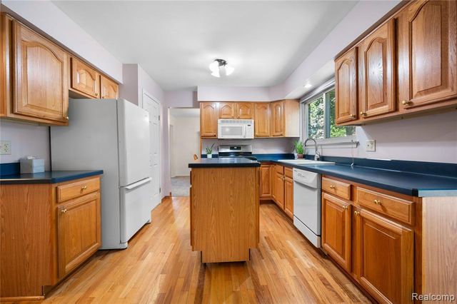 34230 Fonville Court, Livonia, MI 48152