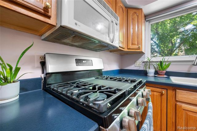 34230 Fonville Court, Livonia, MI 48152