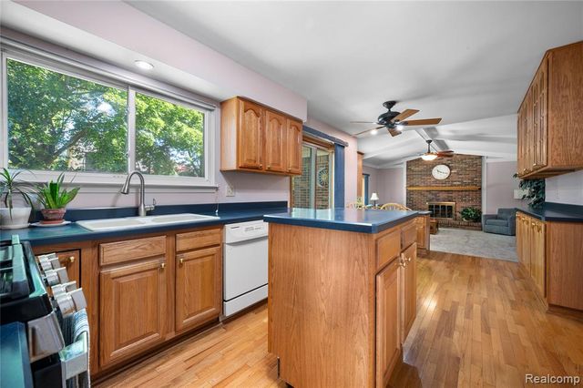 34230 Fonville Court, Livonia, MI 48152
