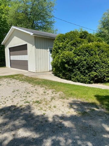 3302 W Dana Drive, Coleman, MI 48618