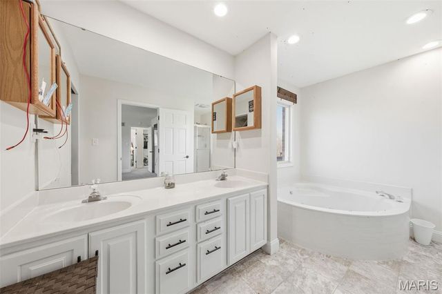 75 Morgans Way, Elsberry, MO 63343