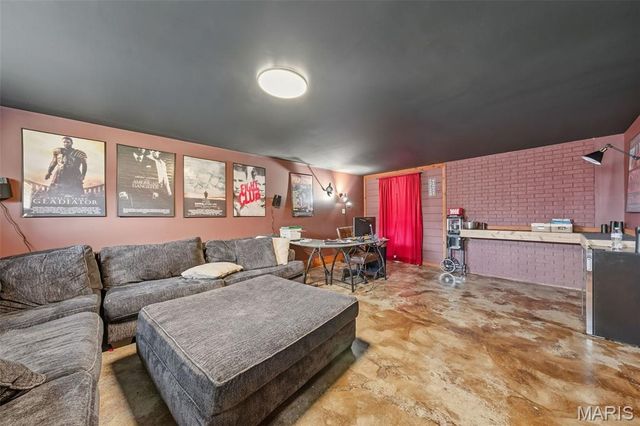 75 Morgans Way, Elsberry, MO 63343