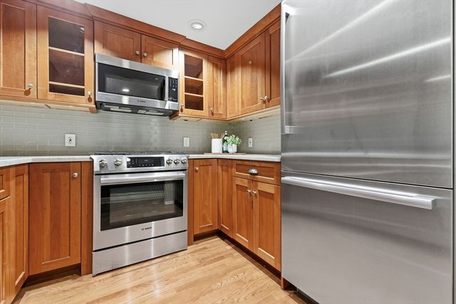 84 Myrtle St 1, Boston, MA 02114