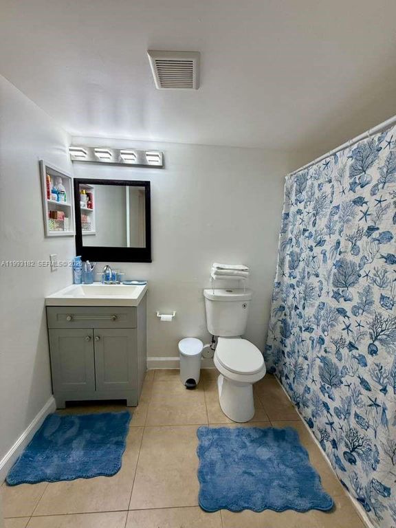 Image 10 of property listing at Address unavailable.