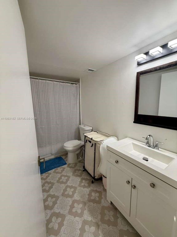 Image 8 of property listing at Address unavailable.