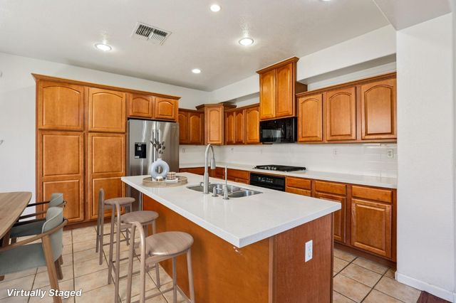 16796 English Country Trl, Lathrop, CA 95330